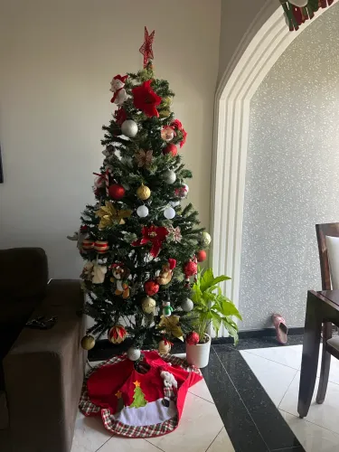 Arvore de natal com enfeites