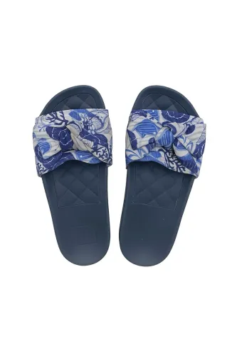 Chinelo Feminino Azul com Detalhe Floral