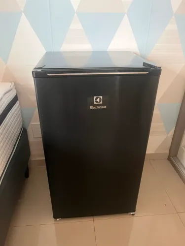 Frigobar Eletrolux Preto 90 Litros Seminovo