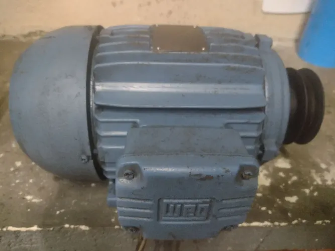 Motor de indução trifásico WEG 3CV 220/380V FT41618 