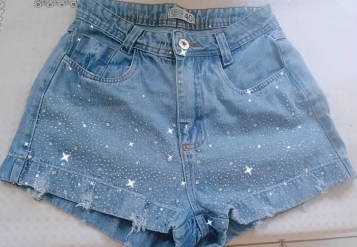 Short jeans com strass, tamanho 40, sem laycra!!