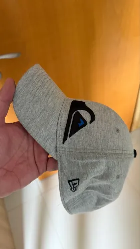 Boné QuickSilver New Era - tamanho M/G