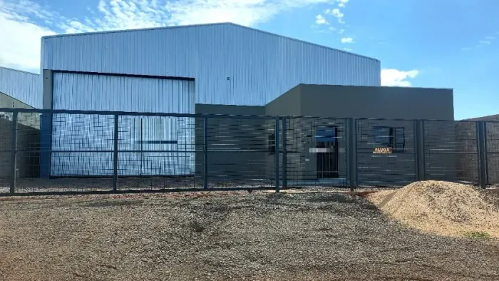 Aluga-se Barracão Comercial com Localização Estratégica!