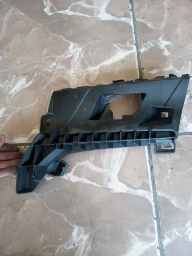Suporte Parachoque Dianteiro Esquerdo Audi Q5 (80A 807 095 E)