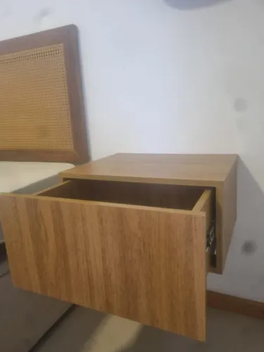 Vendo DUAS cabeceiras para quarto, suspensa, com gaveta