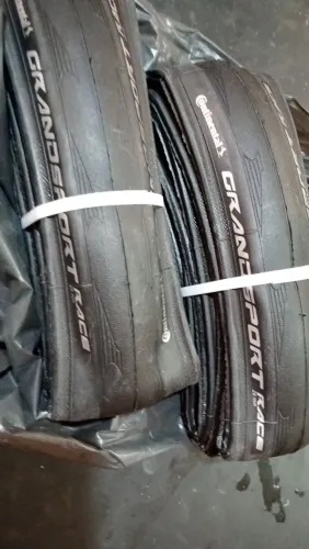 Par de peneu continental grande sport Race 700/25