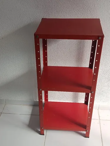 Estante metal três espaços vermelha tamanho médio