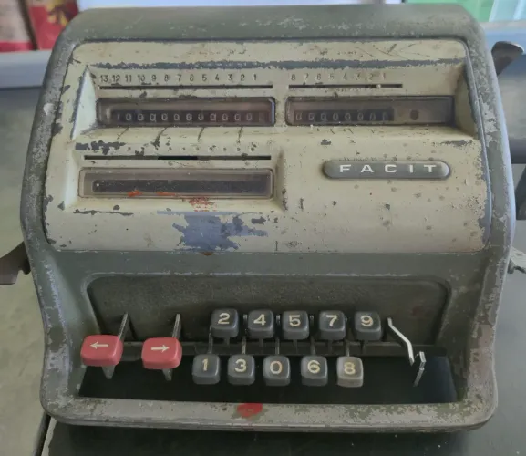 Calculadora mecânica manual FACIT MODEL (colecionador)