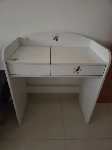 Escrivaninha infantil