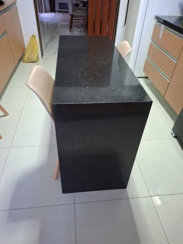 Mesa de mármore preto São Gabriel