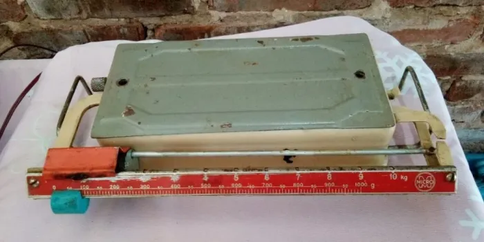 Antiga balança de mesa Micro