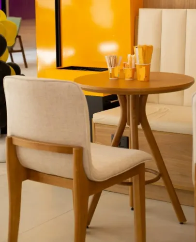 Mesas Redondas de Madeira 60cm Diâmetro Ideais para Café Restaurante ou Área Gourmet