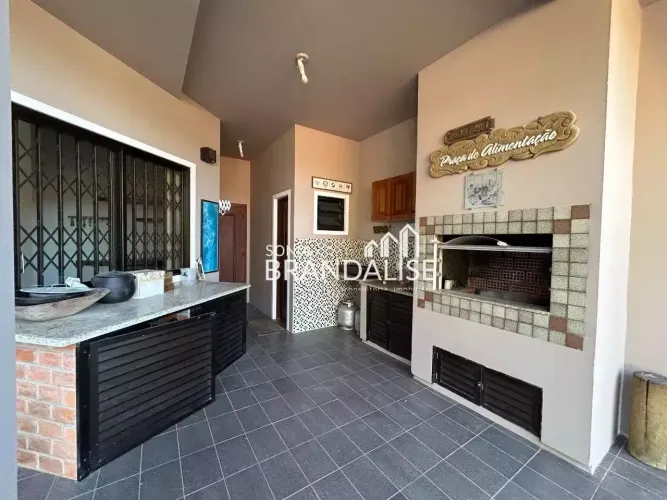 No João Paulo! Ótima Residência. Ampla, com Piscina e Excelente Localização