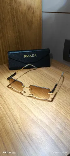 Óculos Pradra classic.