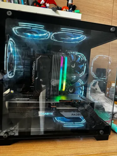 PC Gamer RX 7800 XT 16GB / Ryzen 5 8400F / 32GB DDR5 / SSD 1TB