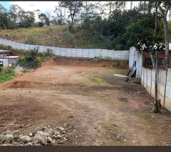 Vende-se terreno