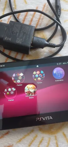 Ps vita slim 8gb desb... todo ok obs detalhe leia