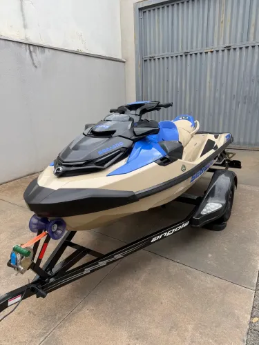 Jet Seadoo WakePro 230 2025 - Apenas 18 horas de uso (Wake + Som)