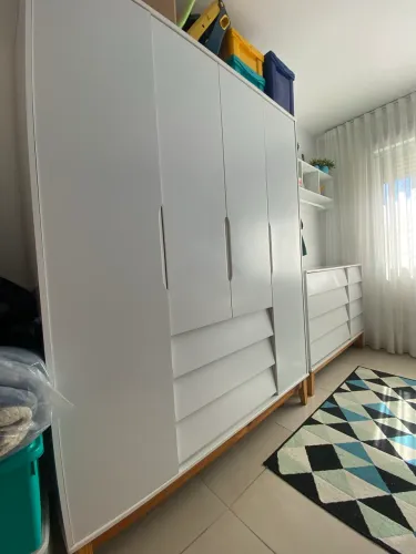 Quarto infantil Armário guarda roupas roupeiro 4 portas cômoda nicho