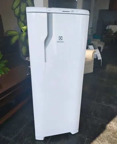 Vende -se essa geladeira Eletrolux Frost Free 