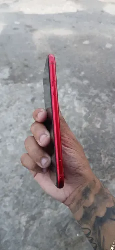 Iphone xr cor vermelha saúde da bateria 72%