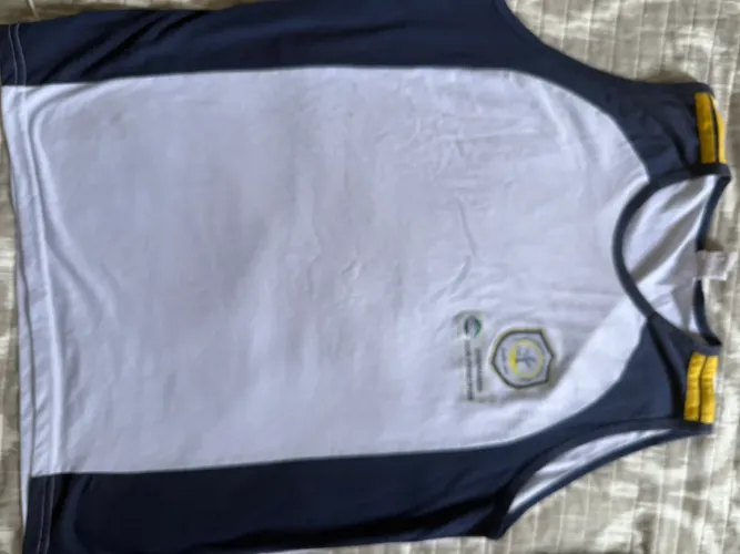 Uniforme do colégio Efigênia Tobias 