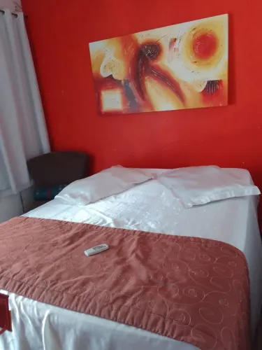 Alugo quartos a partir de 700 reais ....