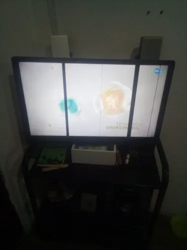 Tv 32 polegadas valor baixo pois tem só duas linhas nela mas da pra olhar normal 