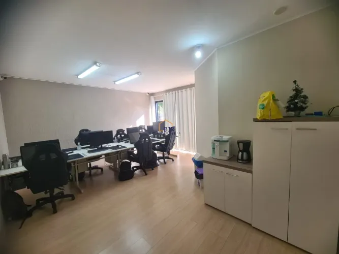 Sala Comercial de 33m² de área útil, no Shopping Salgado Filho, Cajuru - Curitiba