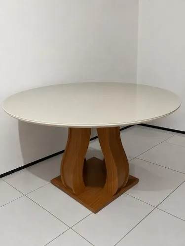 Vendo mesa pra 6 cadeiras