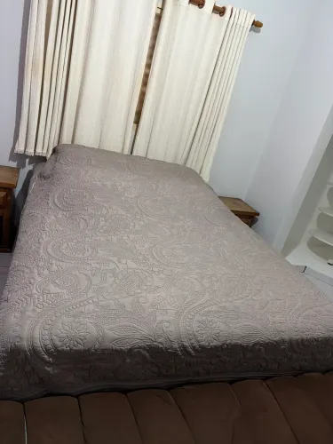 Cama Queem + colchão