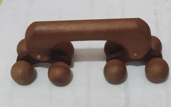 Massageador Corporal madeira carrinho duplo 8 rodas