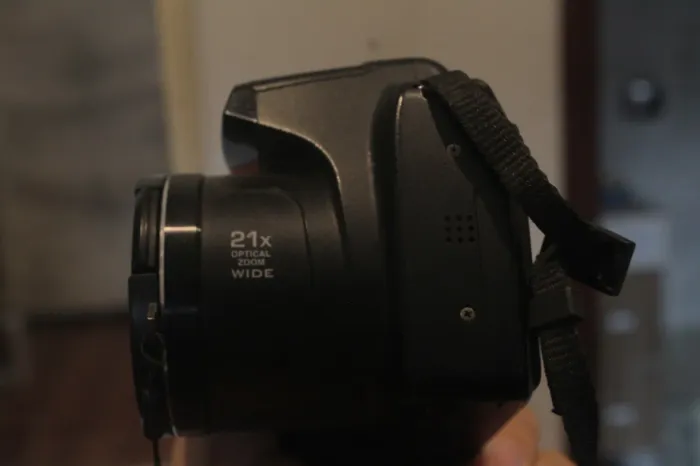 NIKON COOLPIX L315 com desgaste no grip