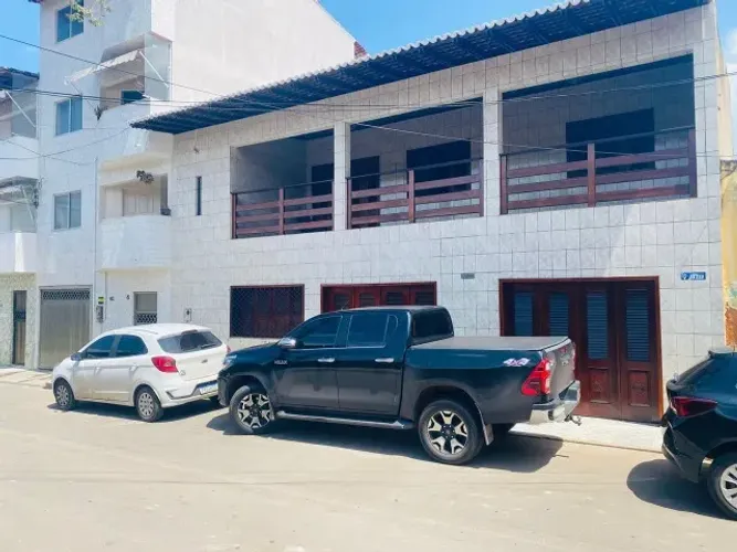 VENDE-SE OU ALUGA-SE CASA