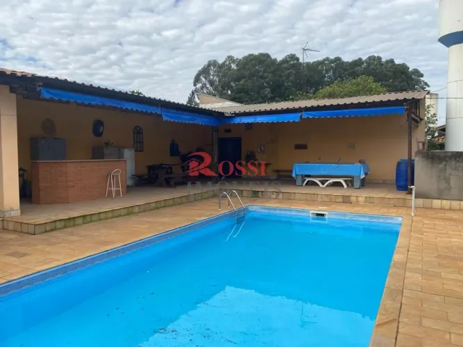 CASA COM PISCINA PARA VENDA
