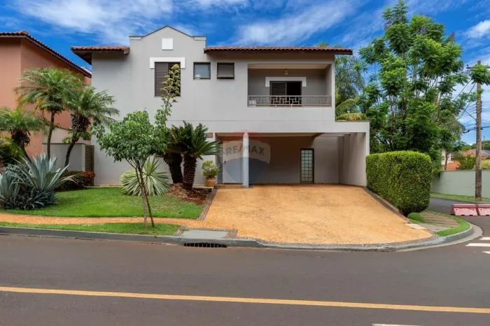 Casa sobrado com 290m² de construção, 4 quartos no Condomínio Santa Helena