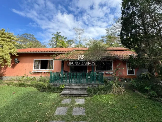 Sítio à Venda em Piraí/RJ | Varjão | 18.000 m² | 2 Casas e Piscina
