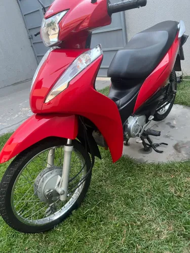 Biz 2024 conservada , revirada , pneus bom , moto sem detalhe ..