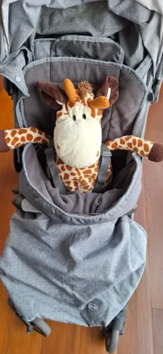 Carrinho de bebê Chicco Liteway, leve, bom para viagens,proteção para chuva e saco dormir