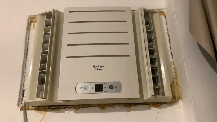 Ar condicionado Midea 10.000 Btu com controle