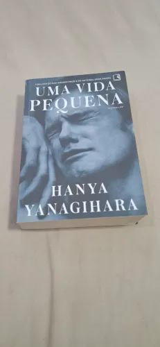 LIVRO UMA VIDA PEQUENA