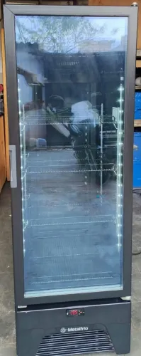 Expositora/Cervejeira Metalfrio 220v 240L