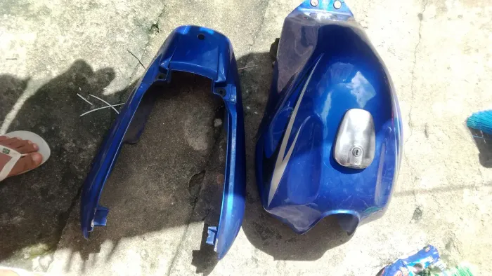 Tanque mas carenagem traseira da suzuk
