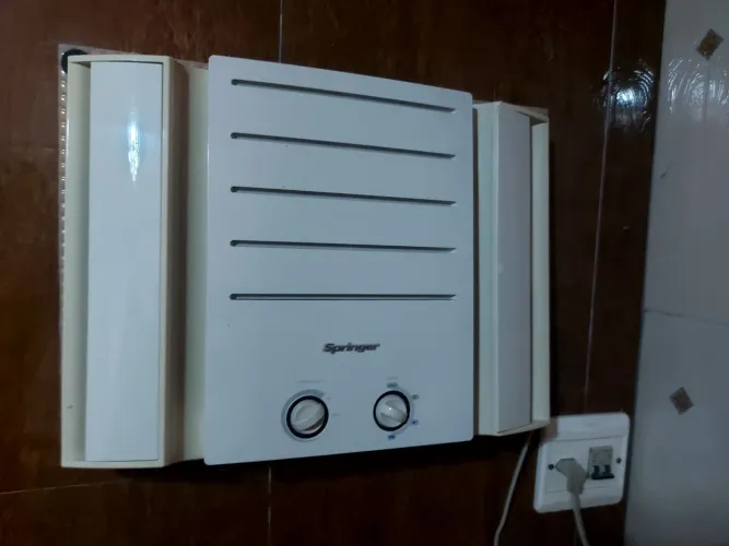 AR-CONDICIONADO SPRINGER 7500BTUS. 220VOLT.