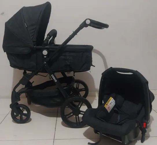 Kit Carrinho e bebê conforto em estado de novo Cosco