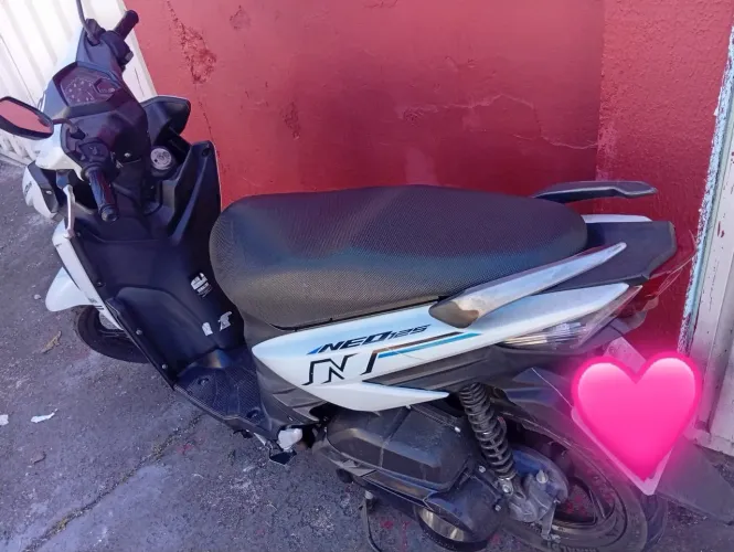 Moto neo automática conservada