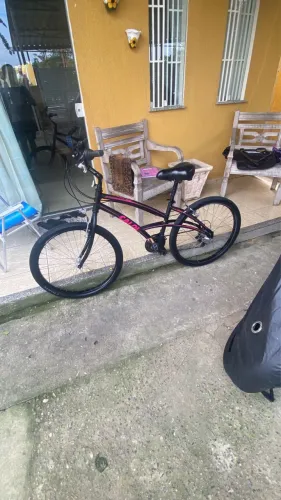 Bicicleta Caloi aro 26 em ótimo estado, ideal para passeios, uso diário ou exercício. 