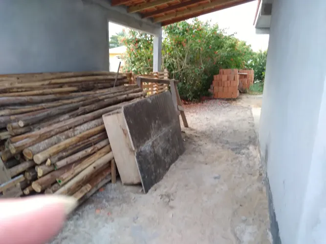Escoras de eucalipto de 3 a 4 metros para construção (5,00 cada escora)