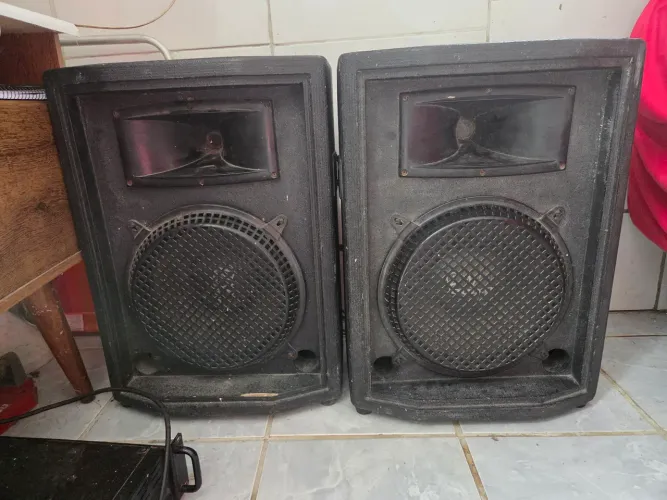 2 caixas de som - 225 cada