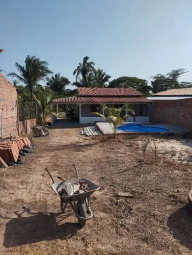casa com varandas e picina